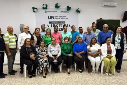 Josefina Pimentel juramenta nuevos maestros en la Fuerza del Pueblo