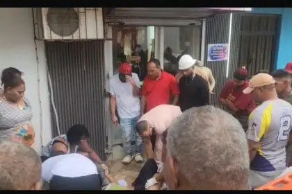 Estudiante gravemente herida tras caer de cuarto piso en Santiago Oeste