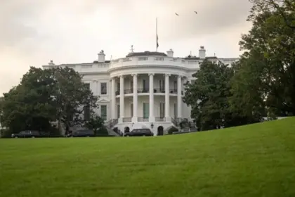 WHCA califica veto de Trump a medios como ataque a la prensa libre