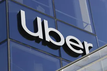 Uber pagará 40 millones tras muerte de joven en autopista de California