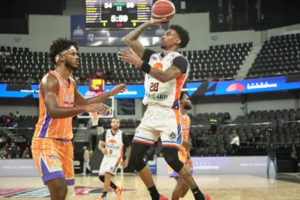 Los Prados vence a Huellas del Siglo en emocionante inicio del TBS Distrito 2026