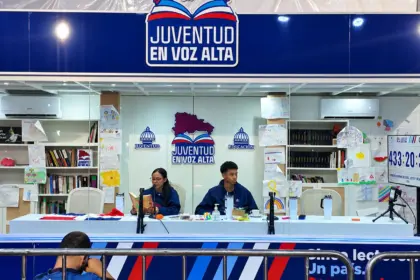 Jóvenes dominicanos buscan récord Guinness de 500 horas de lectura