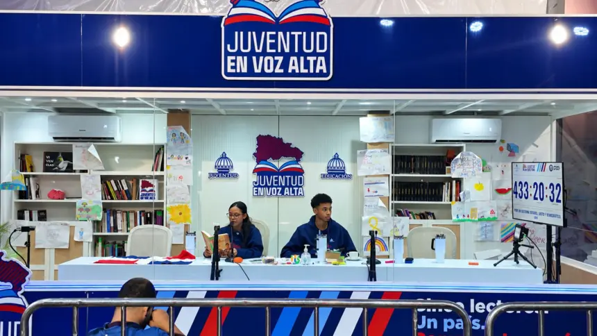 Jóvenes dominicanos buscan récord Guinness de 500 horas de lectura