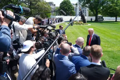 Casa Blanca ejecuta veto de Trump contra CNN, MS NOW y Politico