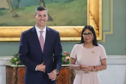 Santiago Peña inicia diálogo para restablecer relaciones con Venezuela