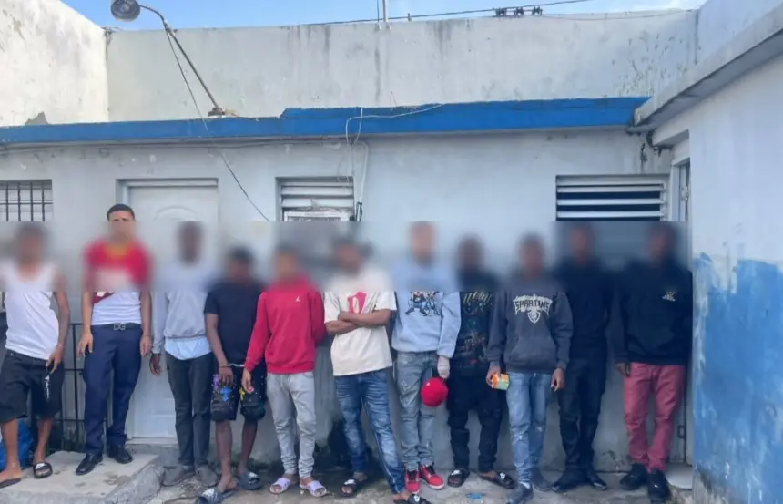 Policía arresta a ocho integrantes de la banda Los 5.5 en Haina