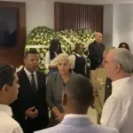 Luis Abinader expresa condolencias a Dani y Colombia Alcántara por duelo