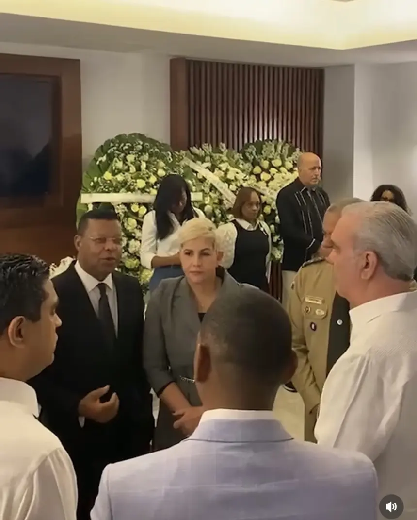 Luis Abinader expresa condolencias a Dani y Colombia Alcántara por duelo