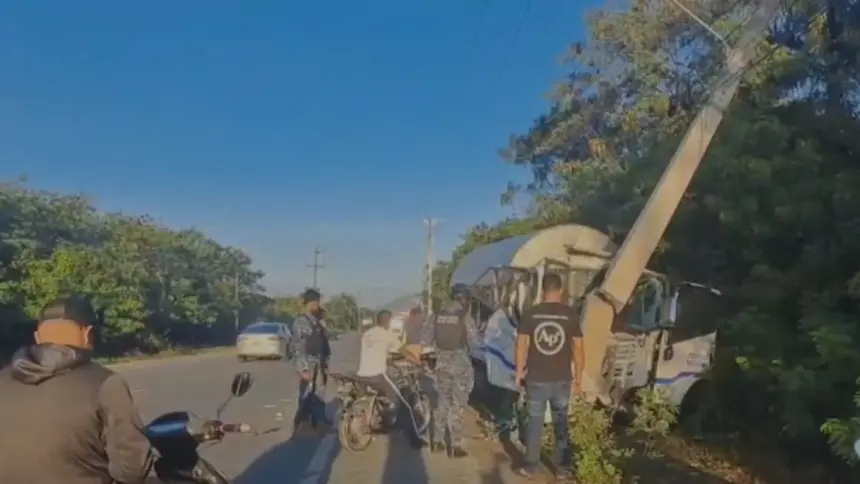 Accidente de camión policial en carretera Sosúa-Montellano deja heridos