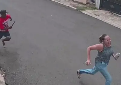 Violento asalto a mujer en Altos de Cancino captado en video