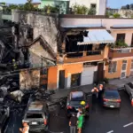 Incendio devasta vivienda y vehículos en la Ciudad Colonial de SD