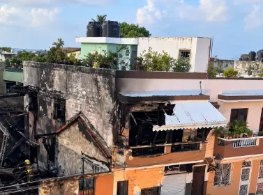 Incendio devasta vivienda y vehículos en la Ciudad Colonial de SD