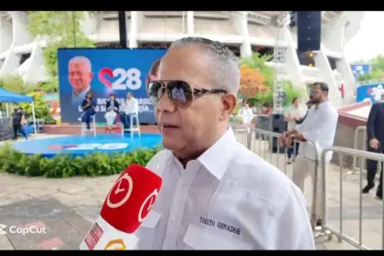 Héctor Acosta respalda candidatura presidencial de Carolina Mejía 2028