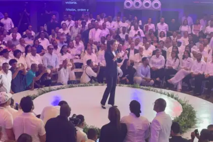 Carolina Mejía integra a Ricardo de los Santos a su proyecto presidencial