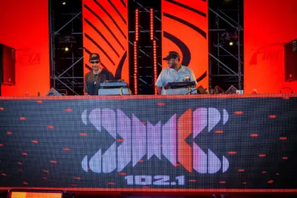 La X102 celebra su aniversario con un multitudinario Finetazo en el Malecón