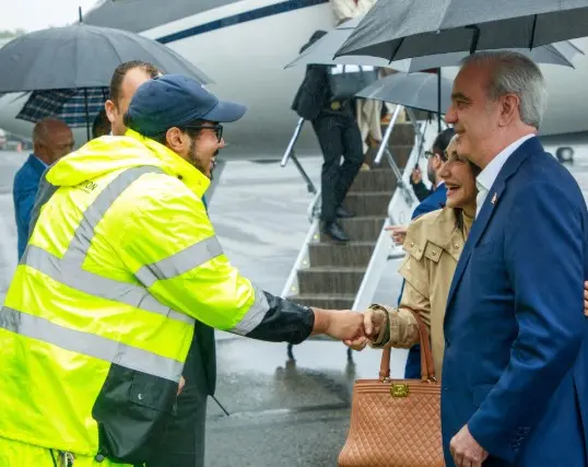 Luis Abinader llega a Nueva York para Asamblea de la ONU entre dominicanos