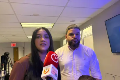Cibaeños reciben en Nueva York el primer pasaporte biométrico dominicano