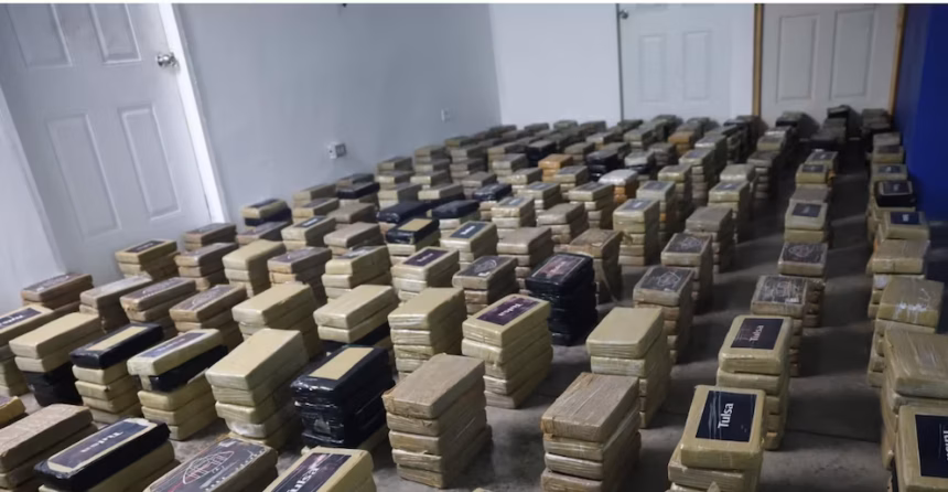 Incautan 1,380 kilos de droga en operativo policial en Panamá