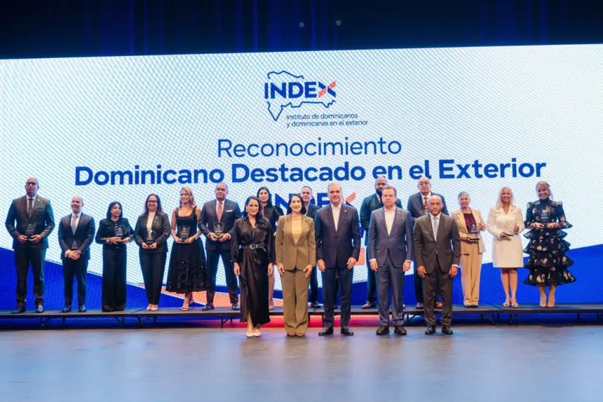 Abinader premia a 14 dominicanos destacados en Estados Unidos por INDEX