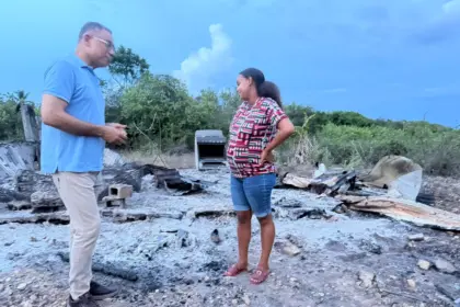 Embarazada pierde su vivienda tras voraz incendio en Las Galeras