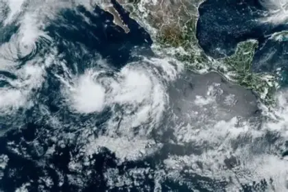 Depresión Tropical 17-E amenaza con convertirse en huracán en México