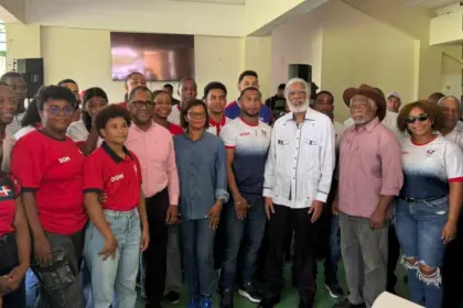 Fenatrano y UDB premian con motos y televisores a atletas de Monte Plata
