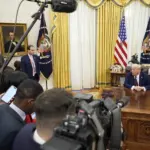Cadenas de EE. UU. suspenden cobertura a Trump tras veto a medios