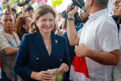 Raquel Peña celebra récord Guinness de lectura de jóvenes dominicanos