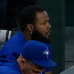 Vladimir Guerrero Jr. fuera de juego por molestias en la espalda