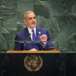 Abinader celebra récord Guinness de jóvenes dominicanos en lectura