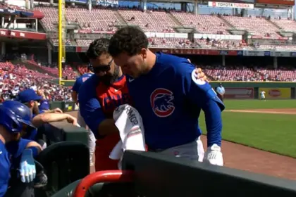 Alex Bregman recibe pelotazo en el rostro y espera resultados médicos