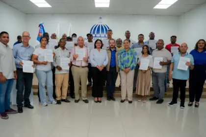 TNR entrega RD$20 millones en bonos para riego y energía solar en RD
