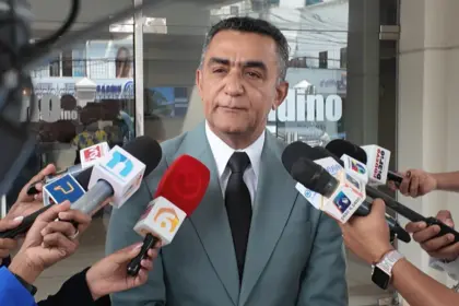 Jesús Batista exige justicia por muerte de esposa de Julián Oro Duro