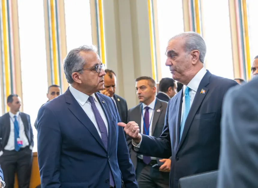 Abinader y UNESCO impulsan educación STEM y avances académicos en RD 1 Abinader y UNESCO impulsan educación STEM y avances académicos en RD