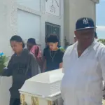 Sepultan a El Coco en Santiago bajo fuerte operativo policial y reclamos
