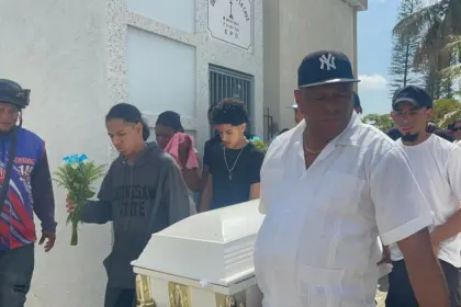 Sepultan a El Coco en Santiago bajo fuerte operativo policial y reclamos