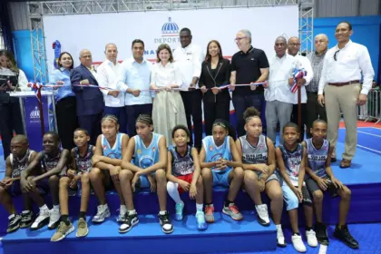 Gobierno inaugura moderno multiuso del Club Los Gladiadores en Guachupita 17 Gobierno inaugura moderno multiuso del Club Los Gladiadores en Guachupita