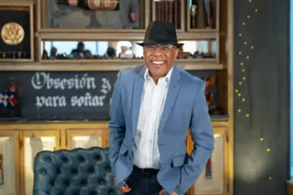Cámara de Diputados reconoce a Ramón Orlando por sus 50 años en la música