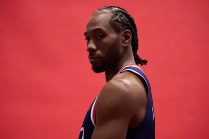 Kawhi Leonard renueva con Raptors hasta 2028 tras escándalo NBA