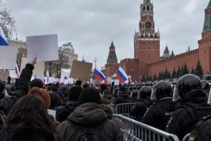 Rusia prohíbe protestas tras denuncias de fraude electoral en elecciones