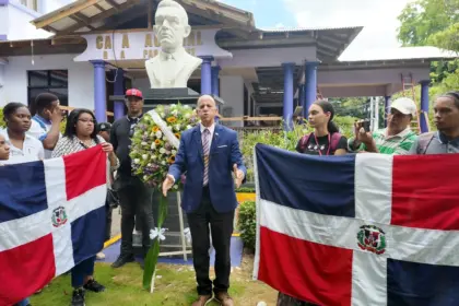 Luis de León llama a defender la democracia tras aniversario golpe a Bosch