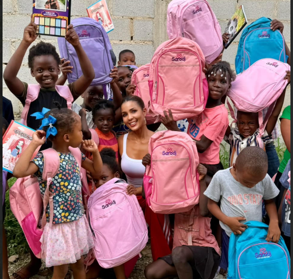 Sarodj impacta a 300 niños con donación de útiles escolares en RD y Haití