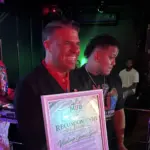 Vladimir Gómez recibe reconocimiento por su aporte cultural en Bonao
