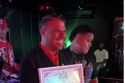 Vladimir Gómez recibe reconocimiento por su aporte cultural en Bonao