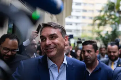 PT solicita investigar presunta financiación extranjera a Flávio Bolsonaro