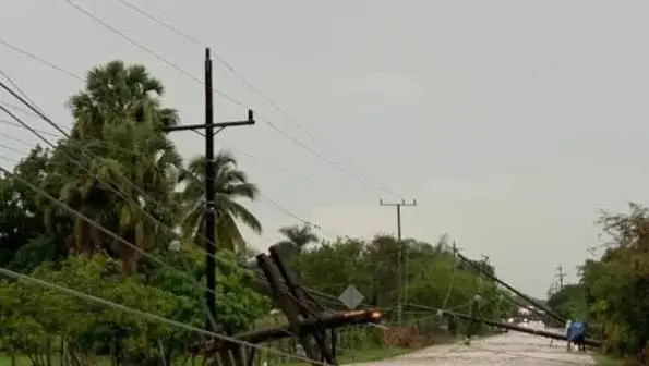 Tornado en Las Matas de Farfán deja familias sin techo y graves daños