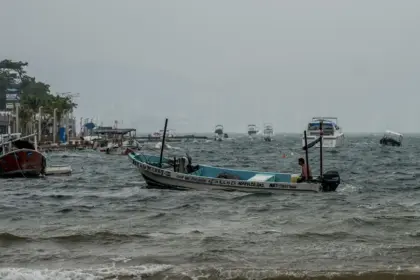 Huracán Polo recupera categoría 5 y mantiene alerta en México
