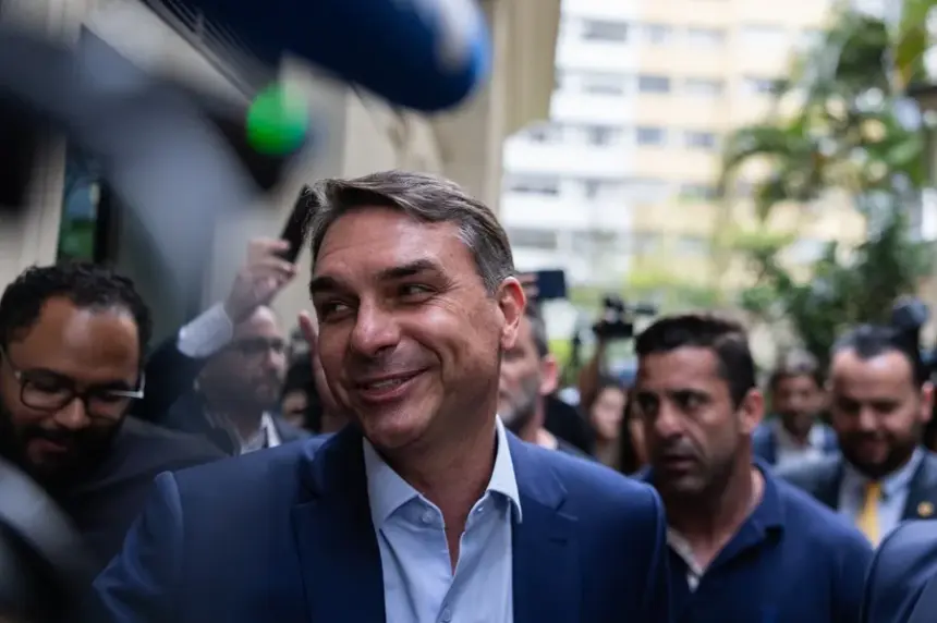PT solicita investigar posible financiamiento extranjero a Flávio Bolsonaro
