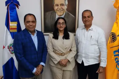 Lía Díaz y César Díaz Filpo impulsan mejoras en transporte escolar de Azua