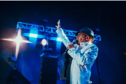 Ramón Orlando hace historia en el Estadio Olímpico celebrando 50 años